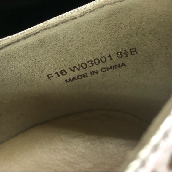 Cole Haan women’s silver wingtip Grand sneakers size 8-1/2 - Picture 4 of 12